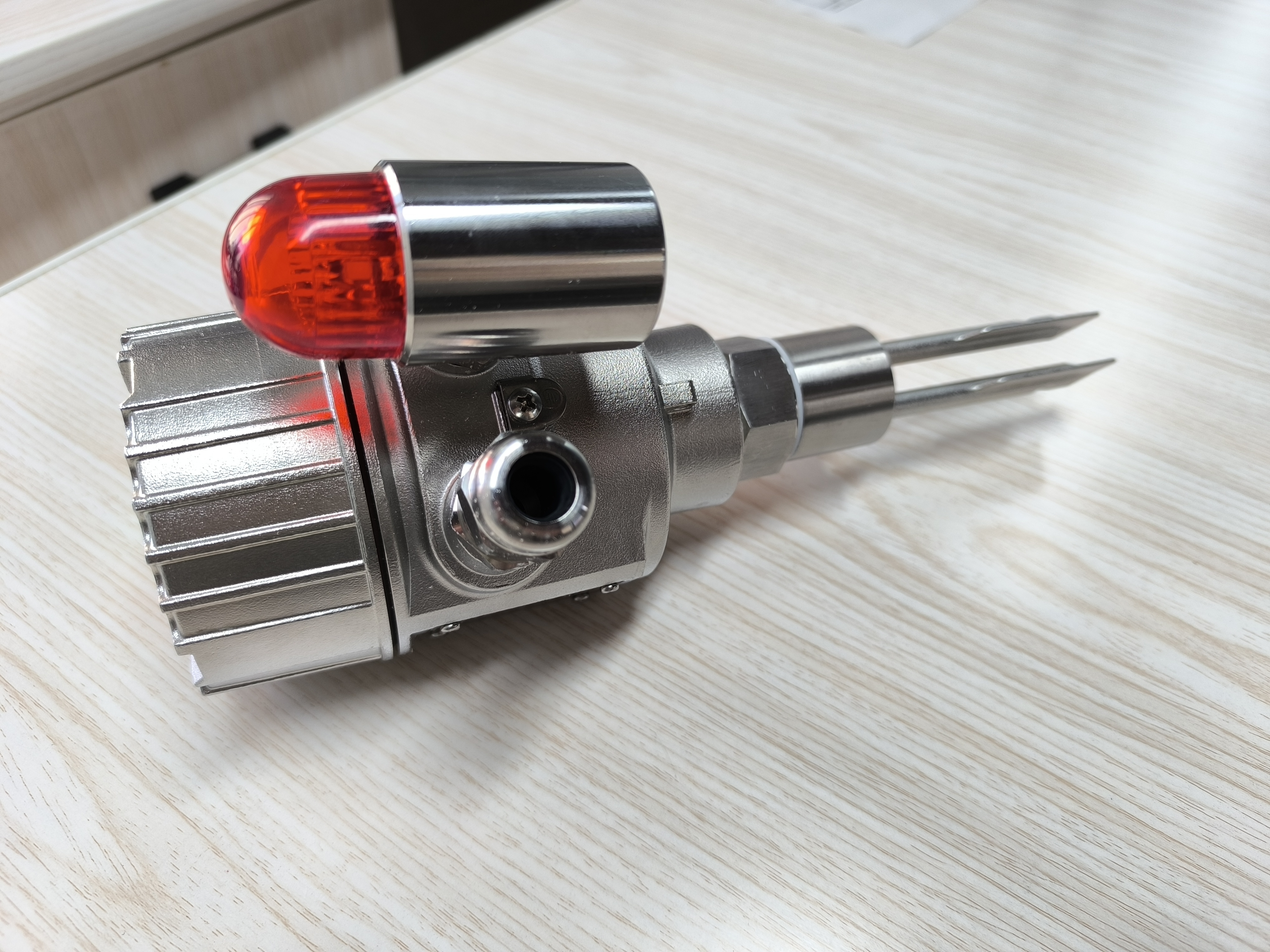 नवीनतम कंपनी के मामले Why Use a Tuning Fork Level Switch?-100 Questions About Tuning Fork Level Switches